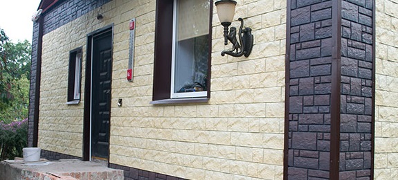Облицовка домов виниловым  сайдингом и фасадными панелями